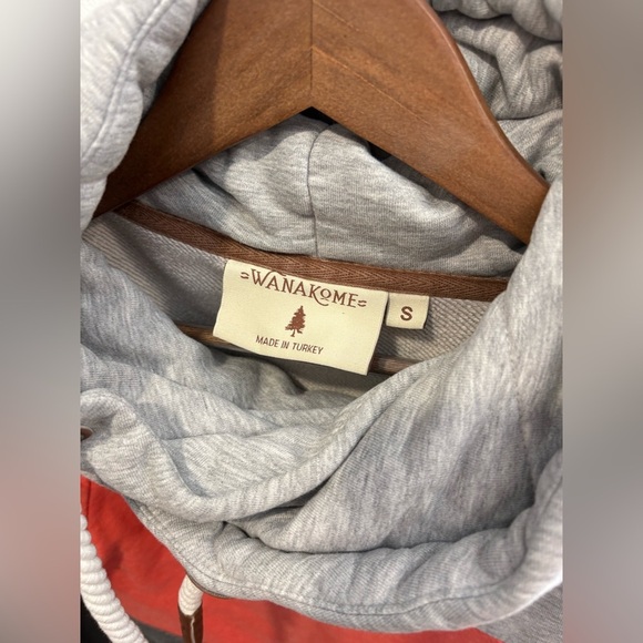 Like new- WANAKOME SELENE HOODIE - Small - Picture 4 of 6